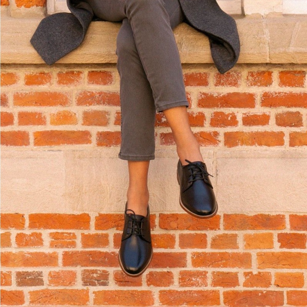 Classic Black Women's Leather Oxfords Intervalle